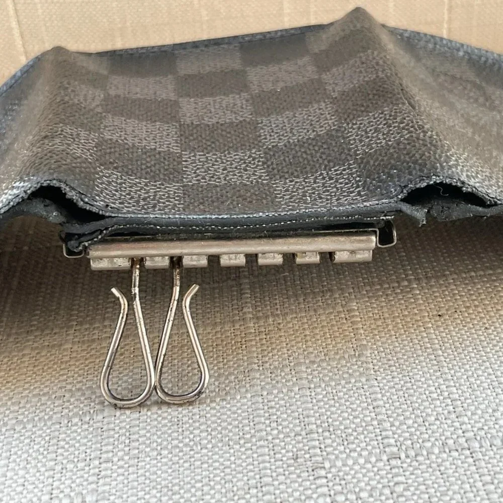 Louis Vuitton Keychain Black/Gray Leather Keys Holder Bag - Picture 8 of 12
